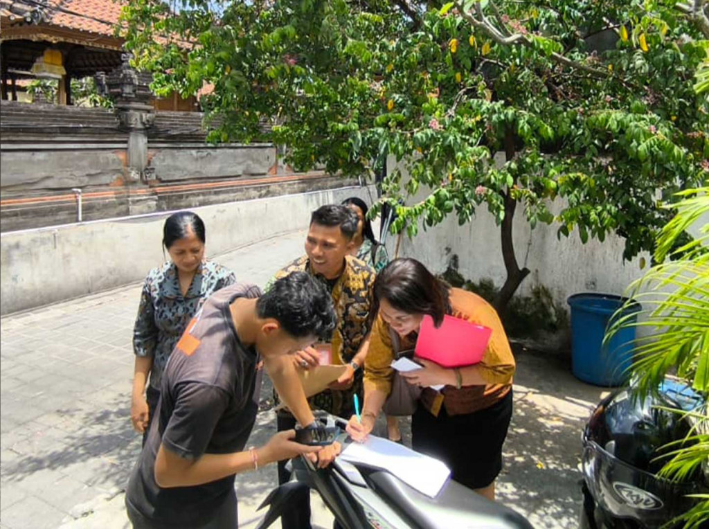 Melaksanakan Pendataan terkait Potensi Wajib Pajak Daerah
