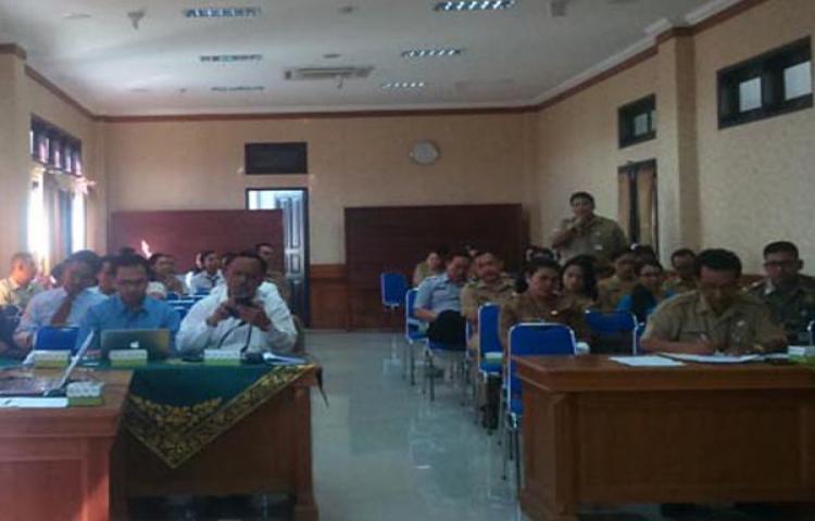Focus-Group-Discussion-FGD-Tentang-Sistem-Online-Pajak-Dearah_596363.jpg